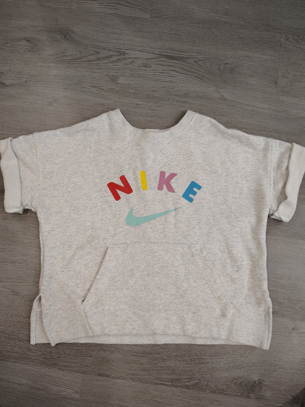 Nike Large Kids Short-Sleeve Logo Sweatshirt - Light Gray with Multicolor Logo
